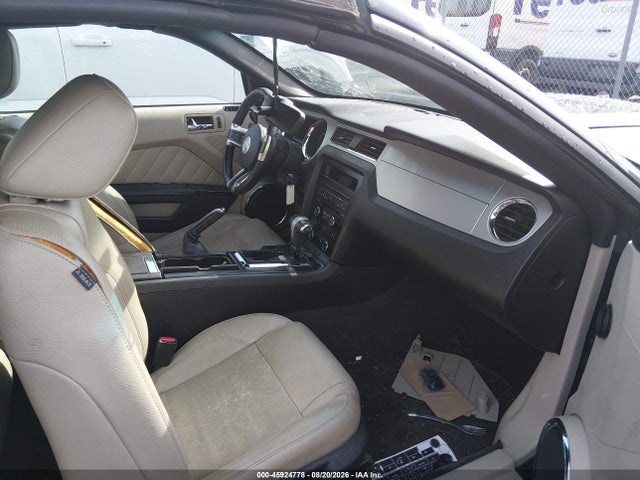 Продаж на аукціоні авто 2011 Ford Mustang Gt Premium, vin: 1ZVBP8FF7B5124431, номер лоту: 45924778