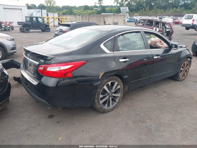 2016 Nissan Altima 2.5 Sr მანქანა იყიდება აუქციონზე, vin: 1N4AL3AP7GC200039, აუქციონის ნომერი: 45924908