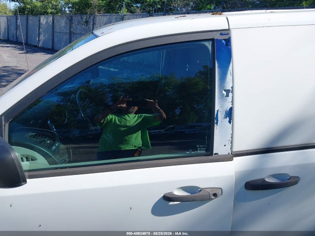 45924970 :رقم المزاد ، 2C4JRGAG6FR568220 vin ، 2015 Ram Cargo Tradesman مزاد بيع