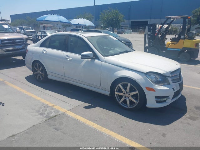 Aukcja sprzedaży 2014 Mercedes-benz C 250 Luxury/sport, vin: WDDGF4HB5EA952994, numer aukcji: 45924990