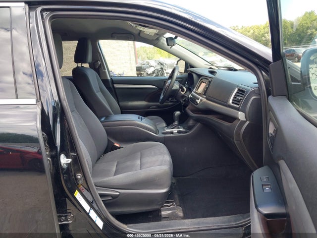 Продаж на аукціоні авто 2018 Toyota Highlander Le, vin: 5TDBZRFH9JS912639, номер лоту: 45925098