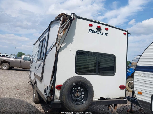 45925264 :رقم المزاد ، 4X4TPAT18LN110699 vin ، 2020 Palomino Real Lite 183 مزاد بيع
