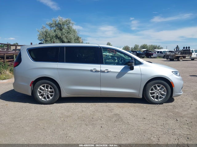 Chrysler Pacifica Touring L 2024 2C4RC1BG4RR119851 Image 14