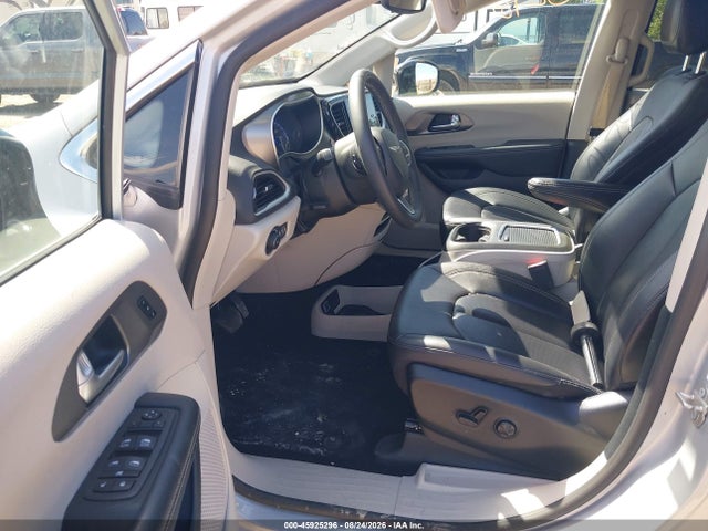 Chrysler Pacifica Touring L 2024 2C4RC1BG4RR119851 Image 12