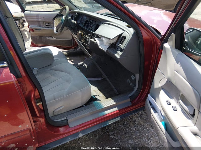 Продаж на аукціоні авто 2000 Ford Crown Victoria Police Interceptor, vin: 2FAFP71W6YX113200, номер лоту: 45925467