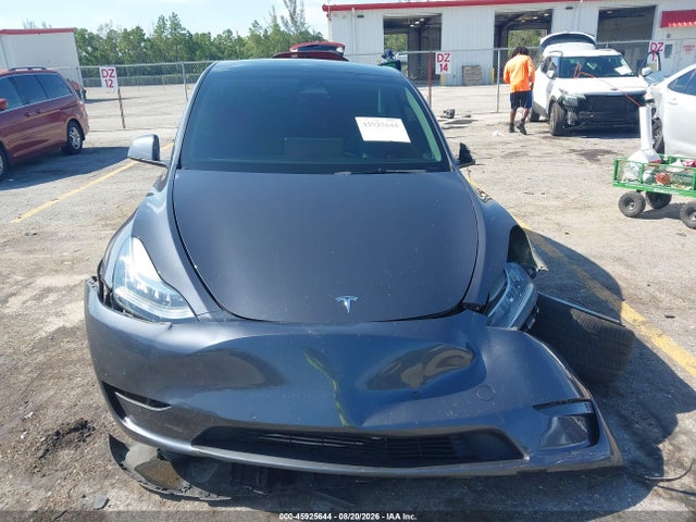 Tesla Model Y Long Range Dual Motor All-wheel Drive 2022 7SAYGDEE3NA005406 Image 10