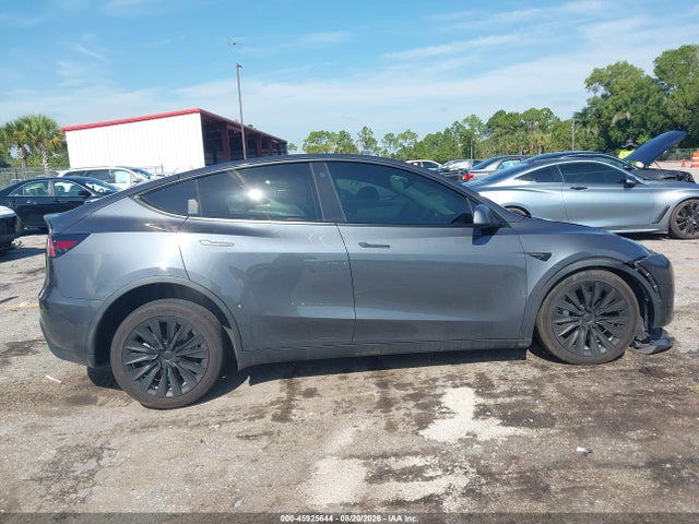 Tesla Model Y Long Range Dual Motor All-wheel Drive 2022 7SAYGDEE3NA005406 Image 11