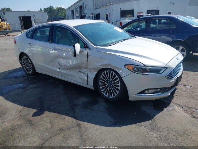 2017 Ford Fusion Hybrid Titanium მანქანა იყიდება აუქციონზე, vin: 3FA6P0RU8HR360002, აუქციონის ნომერი: 45925671