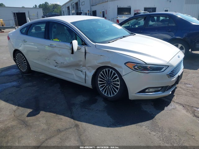 2017 Ford Fusion Hybrid Titanium მანქანა იყიდება აუქციონზე, vin: 3FA6P0RU8HR360002, აუქციონის ნომერი: 45925671