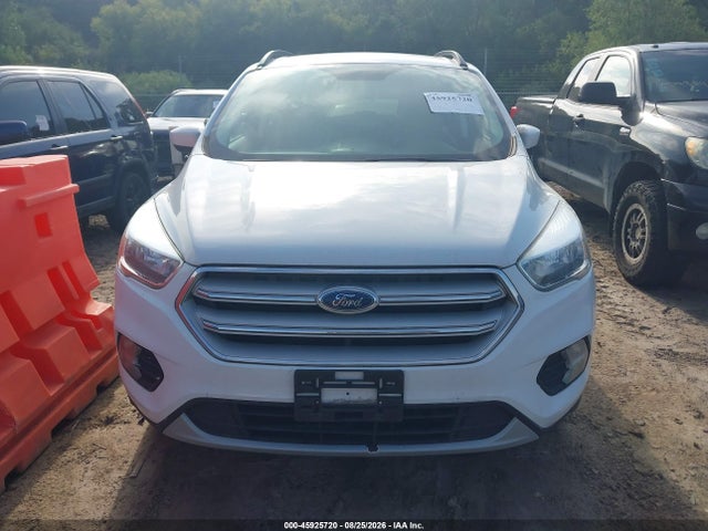 45925720 :رقم المزاد ، 1FMCU0GD9JUB15681 vin ، 2018 Ford Escape Se مزاد بيع