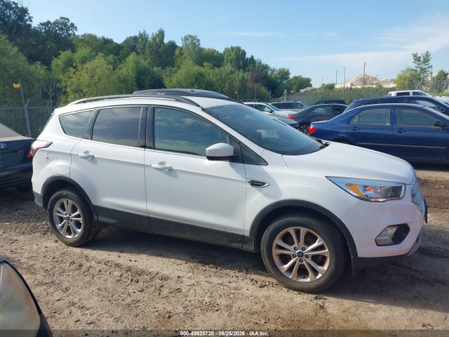 45925720 :رقم المزاد ، 1FMCU0GD9JUB15681 vin ، 2018 Ford Escape Se مزاد بيع