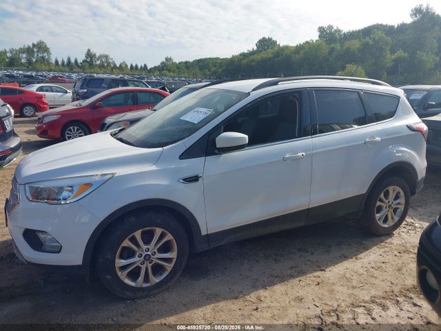 45925720 :رقم المزاد ، 1FMCU0GD9JUB15681 vin ، 2018 Ford Escape Se مزاد بيع