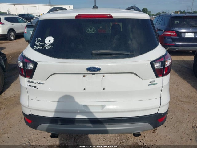 45925720 :رقم المزاد ، 1FMCU0GD9JUB15681 vin ، 2018 Ford Escape Se مزاد بيع