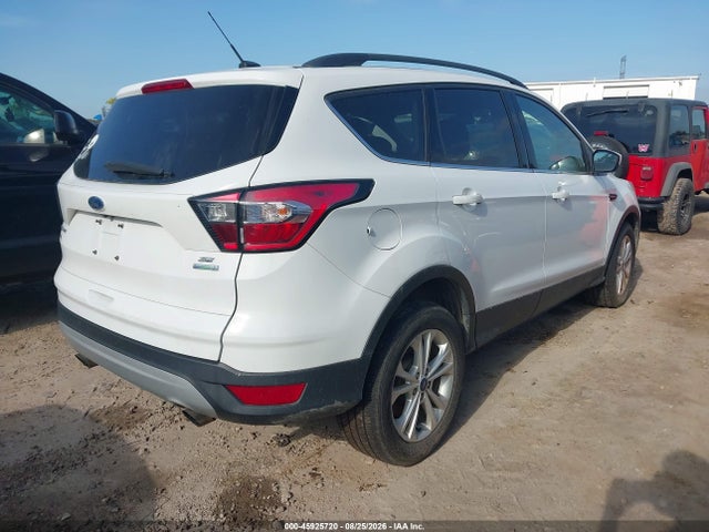45925720 :رقم المزاد ، 1FMCU0GD9JUB15681 vin ، 2018 Ford Escape Se مزاد بيع