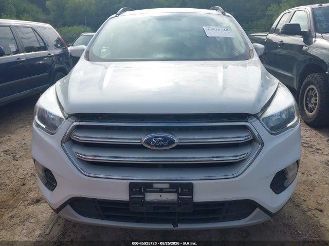 45925720 :رقم المزاد ، 1FMCU0GD9JUB15681 vin ، 2018 Ford Escape Se مزاد بيع
