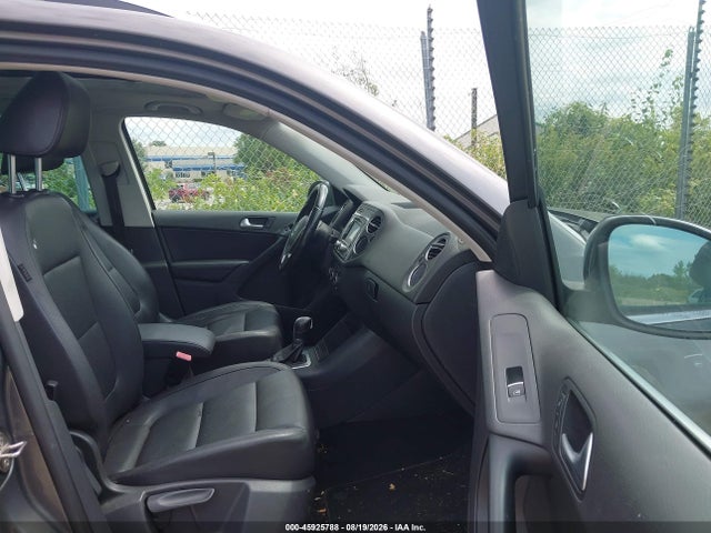 2012 Volkswagen Tiguan Se მანქანა იყიდება აუქციონზე, vin: WVGAV7AX4CW002843, აუქციონის ნომერი: 45925788