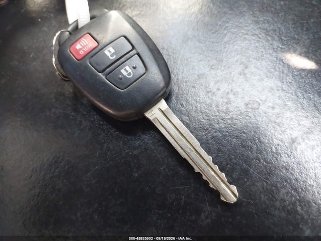 JTMWFREV7FJ042265 Toyota Rav4 Xle