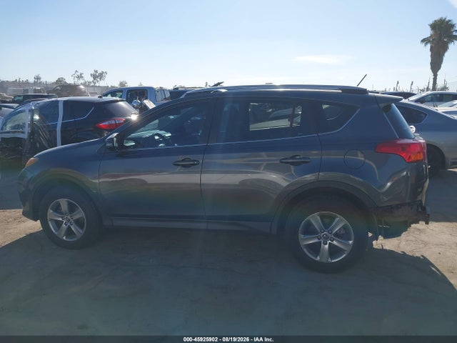 JTMWFREV7FJ042265 Toyota Rav4 Xle