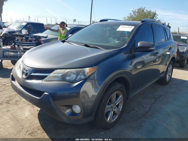 JTMWFREV7FJ042265 Toyota Rav4 Xle
