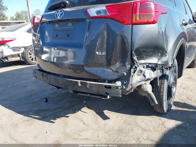 JTMWFREV7FJ042265 Toyota Rav4 Xle