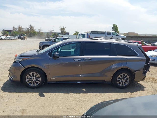 5TDYRKEC2MS013746 Toyota SIENNA XLE