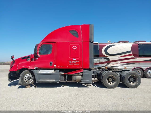 Продажа на аукционе авто 2020 Freightliner New Cascadia 126, vin: 1FUJHHDR9LLLN2171, номер лота: 45926139