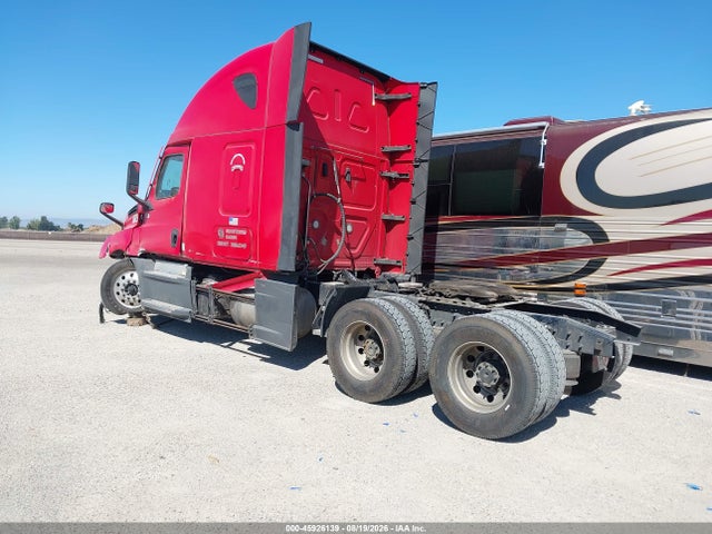 Продажа на аукционе авто 2020 Freightliner New Cascadia 126, vin: 1FUJHHDR9LLLN2171, номер лота: 45926139