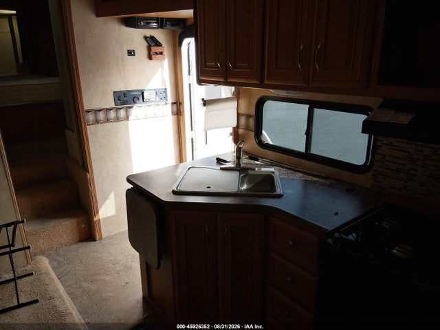 45926352 :رقم المزاد ، 4YDF361327R801920 vin ، 2007 Keystone Raptor 3612ds مزاد بيع
