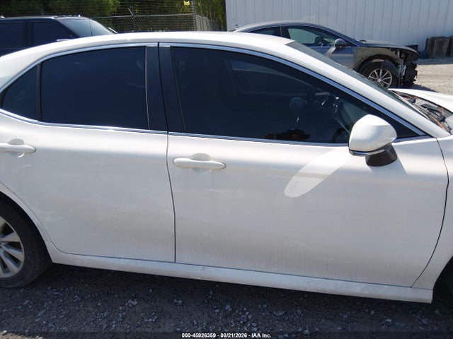Toyota CAMRY LE 2018 JTNB11HK3J3010633 Image 13
