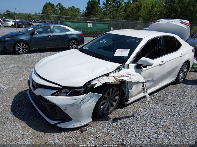 Toyota CAMRY LE 2018 JTNB11HK3J3010633 Image 2