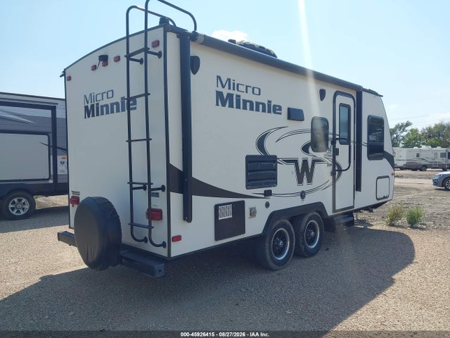 Winnebago Micro Mini Travel Trailer 2018 54CTM2J23J3037735 Image 4