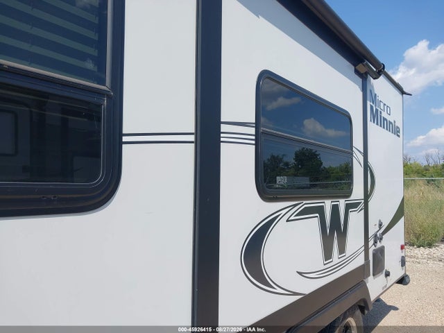 Winnebago Micro Mini Travel Trailer 2018 54CTM2J23J3037735 Image 6
