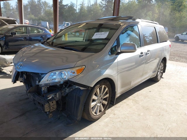 Toyota Sienna Xle 7 Passenger 2015 5TDDK3DC0FS119724 Image 2