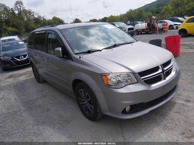 Auction sale of the 2017 Dodge Grand Caravan Sxt, vin: 2C4RDGCG1HR589641, lot number: 45926909