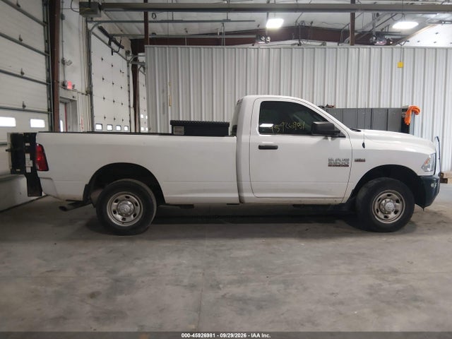 45926981 :رقم المزاد ، 3C6MR4AJ9HG635948 vin ، 2017 Ram 2500 Tradesman  4x2 8' Box مزاد بيع