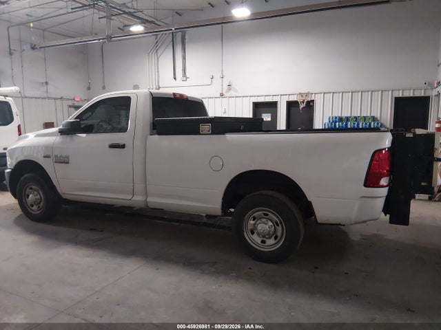 45926981 :رقم المزاد ، 3C6MR4AJ9HG635948 vin ، 2017 Ram 2500 Tradesman  4x2 8' Box مزاد بيع