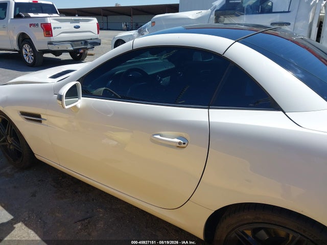 Продаж на аукціоні авто 2015 Mercedes-benz Slk 250, vin: WDDPK4HA2FF104188, номер лоту: 45927151