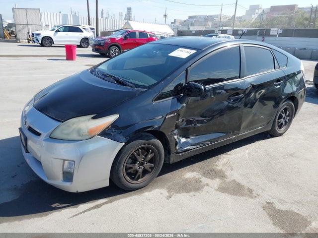 Toyota Prius Three 2014 JTDKN3DU0E0357842 Image 2