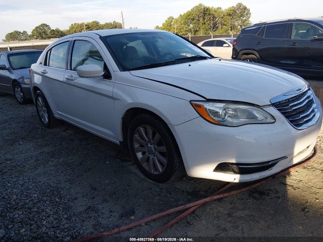 2014 Chrysler 200 Touring მანქანა იყიდება აუქციონზე, vin: 1C3CCBBG5EN106615, აუქციონის ნომერი: 45927369
