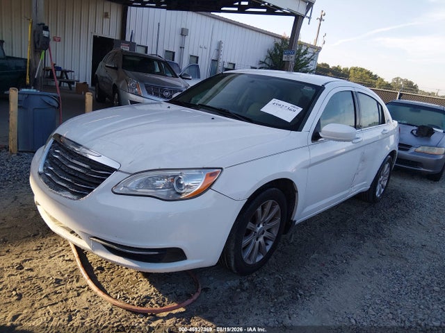 2014 Chrysler 200 Touring მანქანა იყიდება აუქციონზე, vin: 1C3CCBBG5EN106615, აუქციონის ნომერი: 45927369