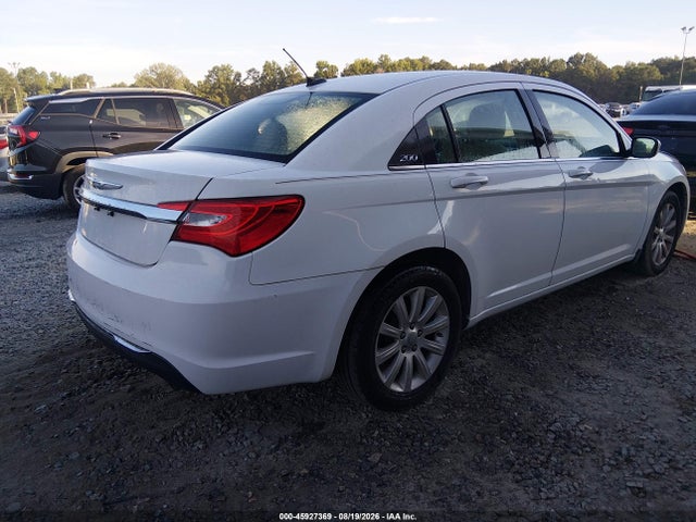 2014 Chrysler 200 Touring მანქანა იყიდება აუქციონზე, vin: 1C3CCBBG5EN106615, აუქციონის ნომერი: 45927369