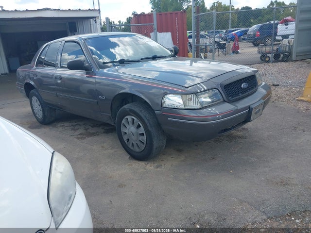 2011 Ford Crown Victoria Police Interceptor მანქანა იყიდება აუქციონზე, vin: 2FABP7BV3BX183281, აუქციონის ნომერი: 45927803