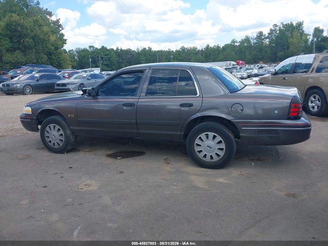 2011 Ford Crown Victoria Police Interceptor მანქანა იყიდება აუქციონზე, vin: 2FABP7BV3BX183281, აუქციონის ნომერი: 45927803