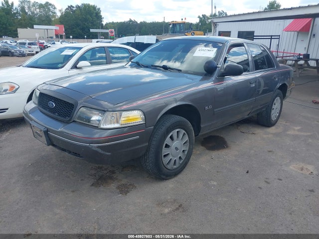 2011 Ford Crown Victoria Police Interceptor მანქანა იყიდება აუქციონზე, vin: 2FABP7BV3BX183281, აუქციონის ნომერი: 45927803