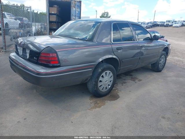 2011 Ford Crown Victoria Police Interceptor მანქანა იყიდება აუქციონზე, vin: 2FABP7BV3BX183281, აუქციონის ნომერი: 45927803