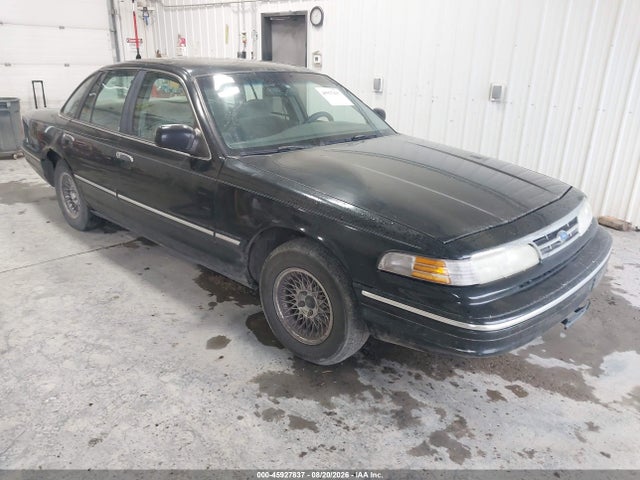 1997 Ford Crown Victoria Lx მანქანა იყიდება აუქციონზე, vin: 2FALP74W0VX156800, აუქციონის ნომერი: 45927837