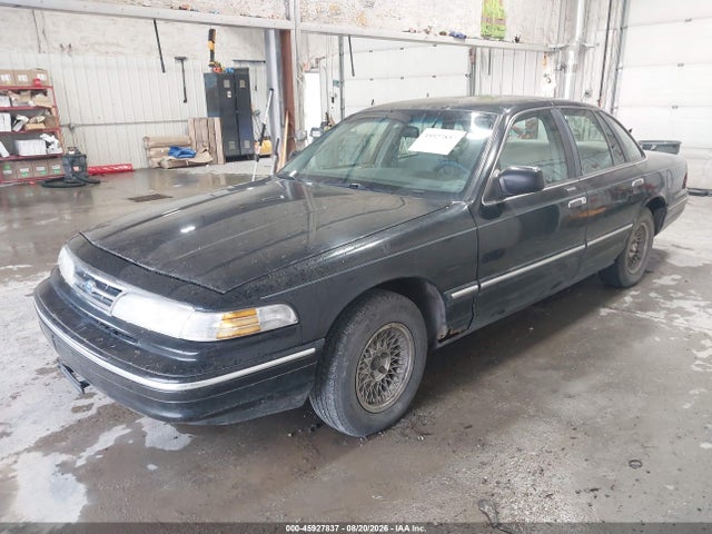 1997 Ford Crown Victoria Lx მანქანა იყიდება აუქციონზე, vin: 2FALP74W0VX156800, აუქციონის ნომერი: 45927837