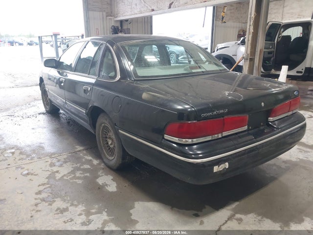 1997 Ford Crown Victoria Lx მანქანა იყიდება აუქციონზე, vin: 2FALP74W0VX156800, აუქციონის ნომერი: 45927837