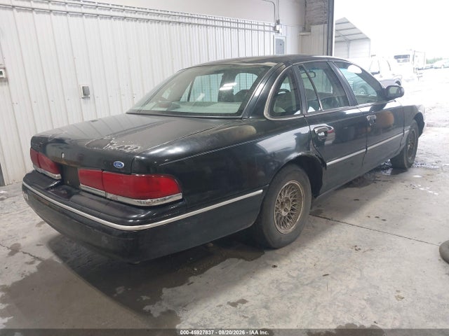 1997 Ford Crown Victoria Lx მანქანა იყიდება აუქციონზე, vin: 2FALP74W0VX156800, აუქციონის ნომერი: 45927837