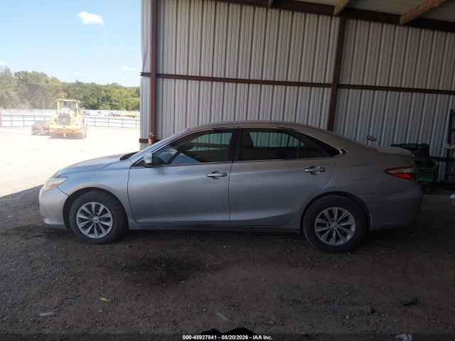 2017 Toyota Camry Le მანქანა იყიდება აუქციონზე, vin: 4T1BF1FK2HU324721, აუქციონის ნომერი: 45927841